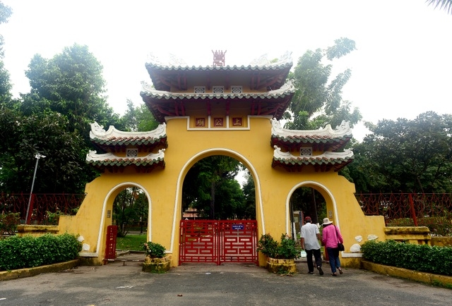 Lăng Ông Bà Chiểu.jpg