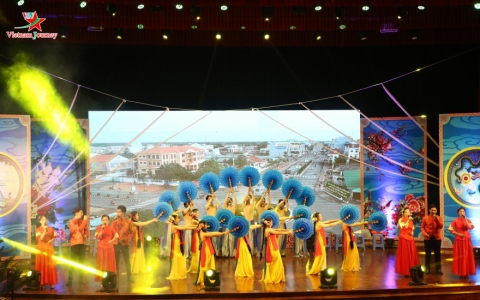 Sóc Trăng tổ chức Hội diễn Nghệ thuật quần chúng và Trình diễn trang phục truyền thống dân tộc Hoa