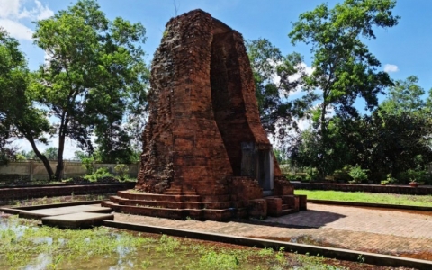 Trưng bày nhiều bảo vật quốc gia tại tháp Vĩnh Hưng
