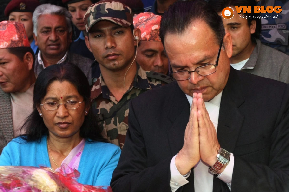 Thủ tướng Nepal Jhalanath Khanal và vợ, bà Rabi Laxmi Chitrakar Khanal