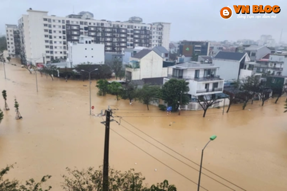 Lũ sông Bồ vượt mốc lịch sử năm 2020, nhiều nơi vẫn còn ngập cục bộ