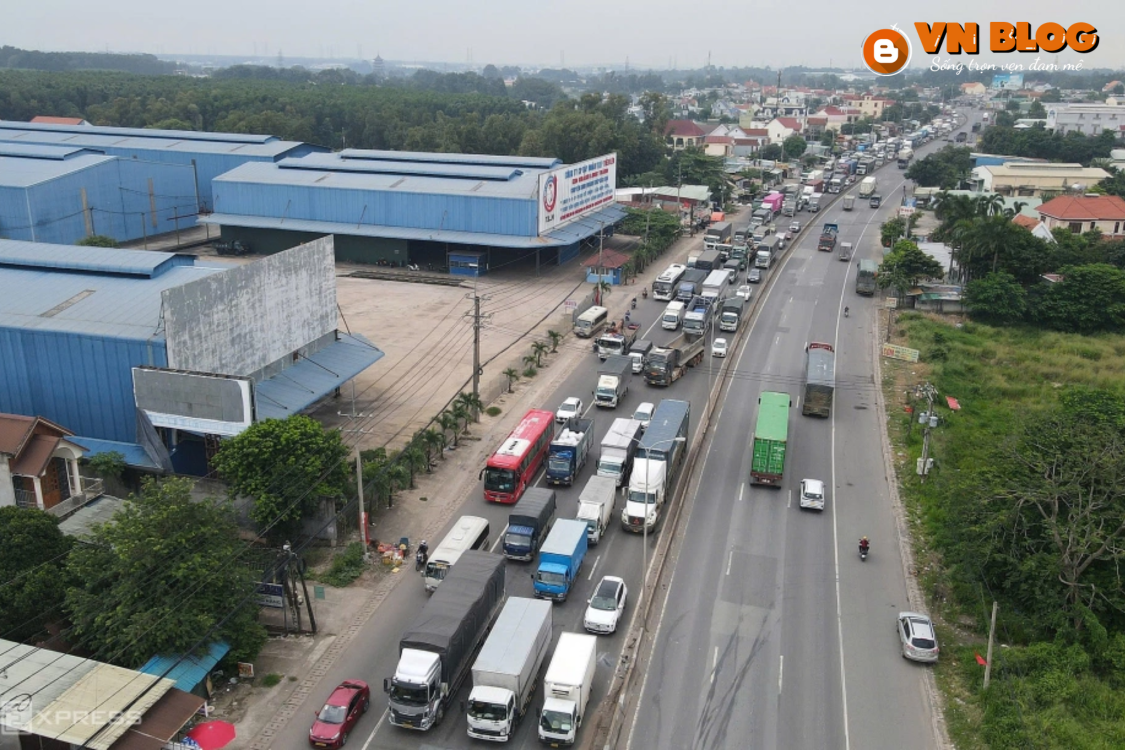 Xe tải tông liên hoàn 7 ôtô trên quốc lộ 51, ùn tắc nghiêm trọng