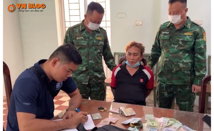 Bắt nghi phạm lái ôtô nhiều lần tông vào người thân, 1 phụ nữ tử vong