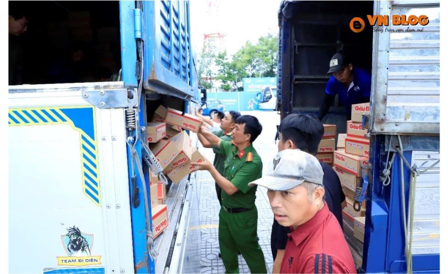 Công an Đồng Nai mở điểm tiếp nhận hàng cứu trợ cho người dân vùng lũ