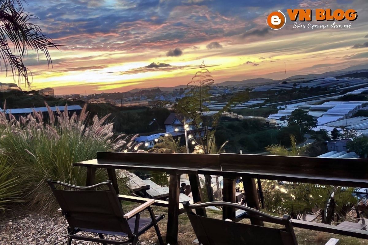 Tiệm cà phê Phía Trên Đồi