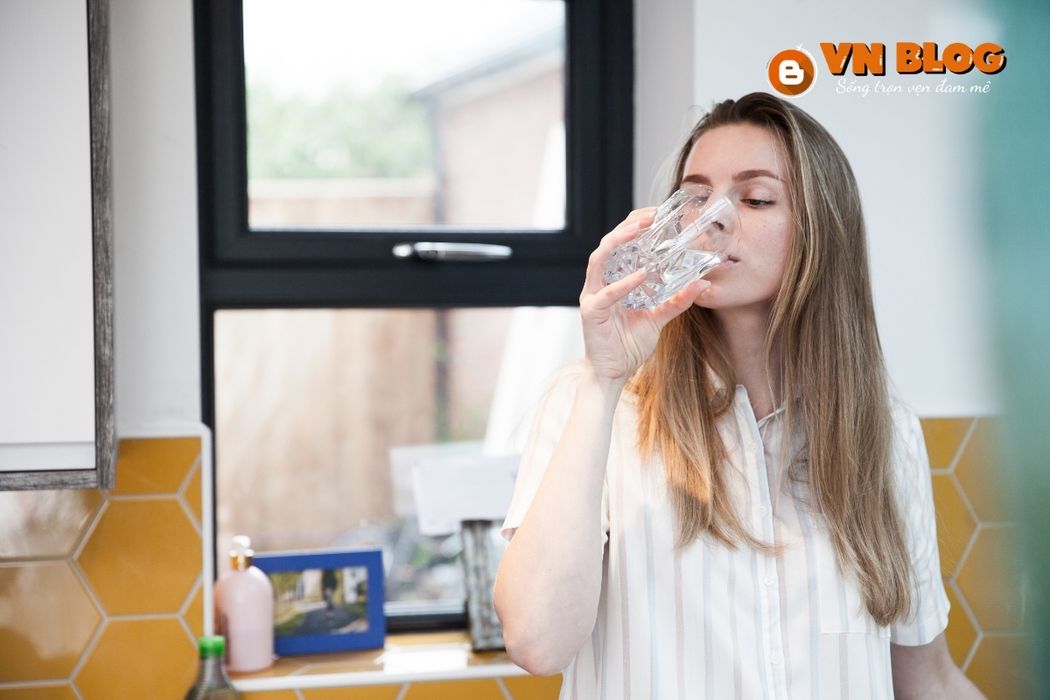 Uống đủ nước để cơ thể hoạt động hiệu quả hơn