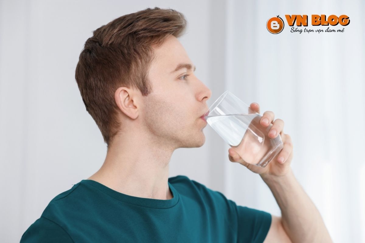 Duy trì thói quen uống đủ nước