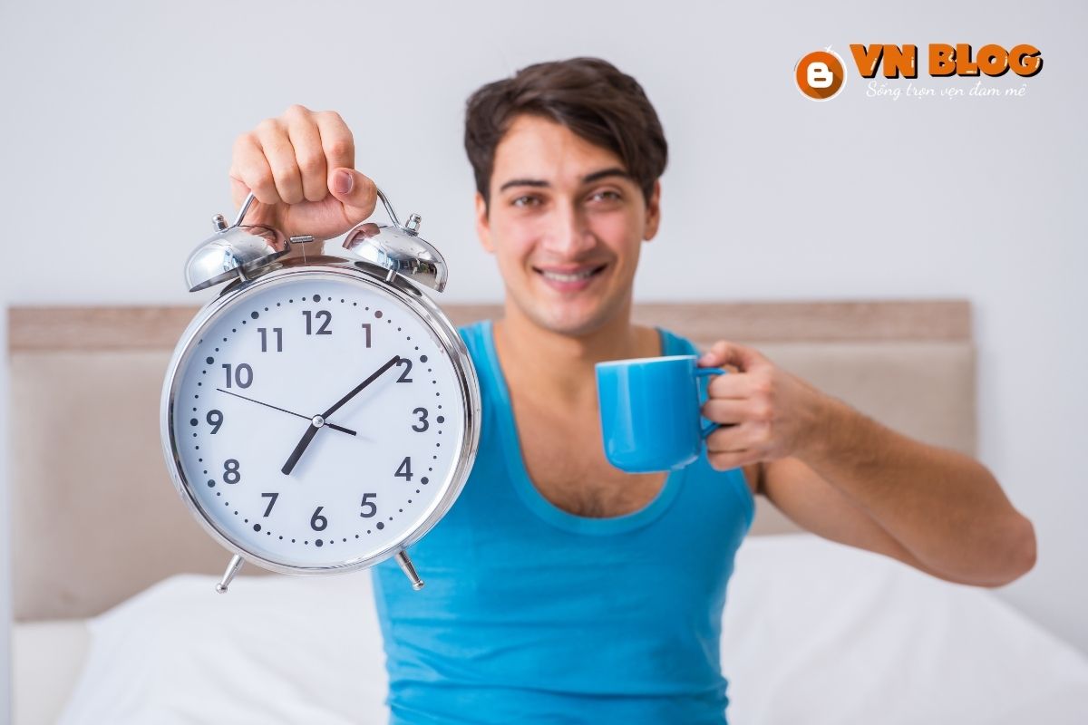 Uống nước sau khi thức dậy