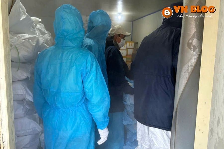 Công an kiểm tra VSATTP